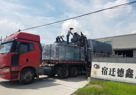 由宿迁鑫易达广告科技有限公司设计生产的山东德州现代风格公交候车亭顺利发货